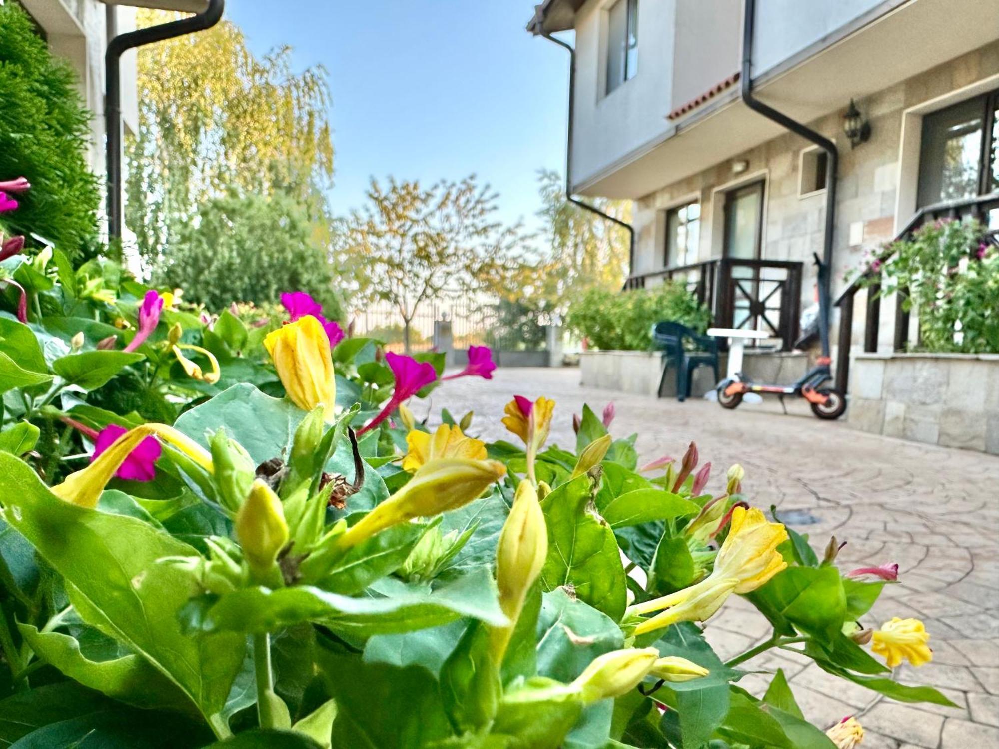 Menada Imperial Heights Villas Sunny Beach Exterior foto